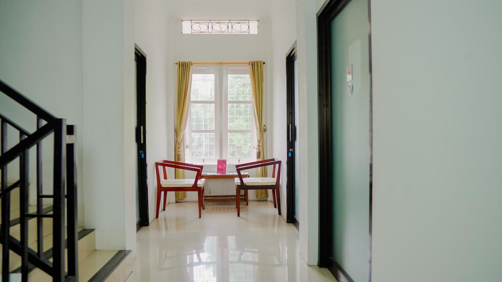 Dormitory Tourism Sritanjung Banyuwangi By Gajahsora Management Esterno foto