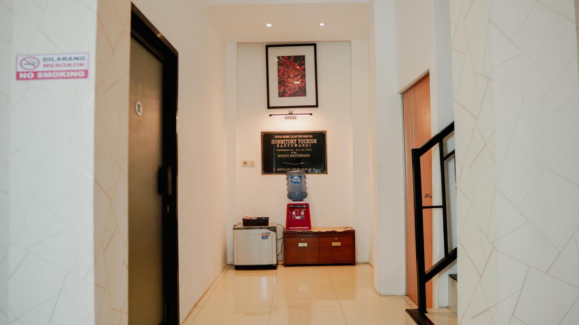 Dormitory Tourism Sritanjung Banyuwangi By Gajahsora Management Esterno foto