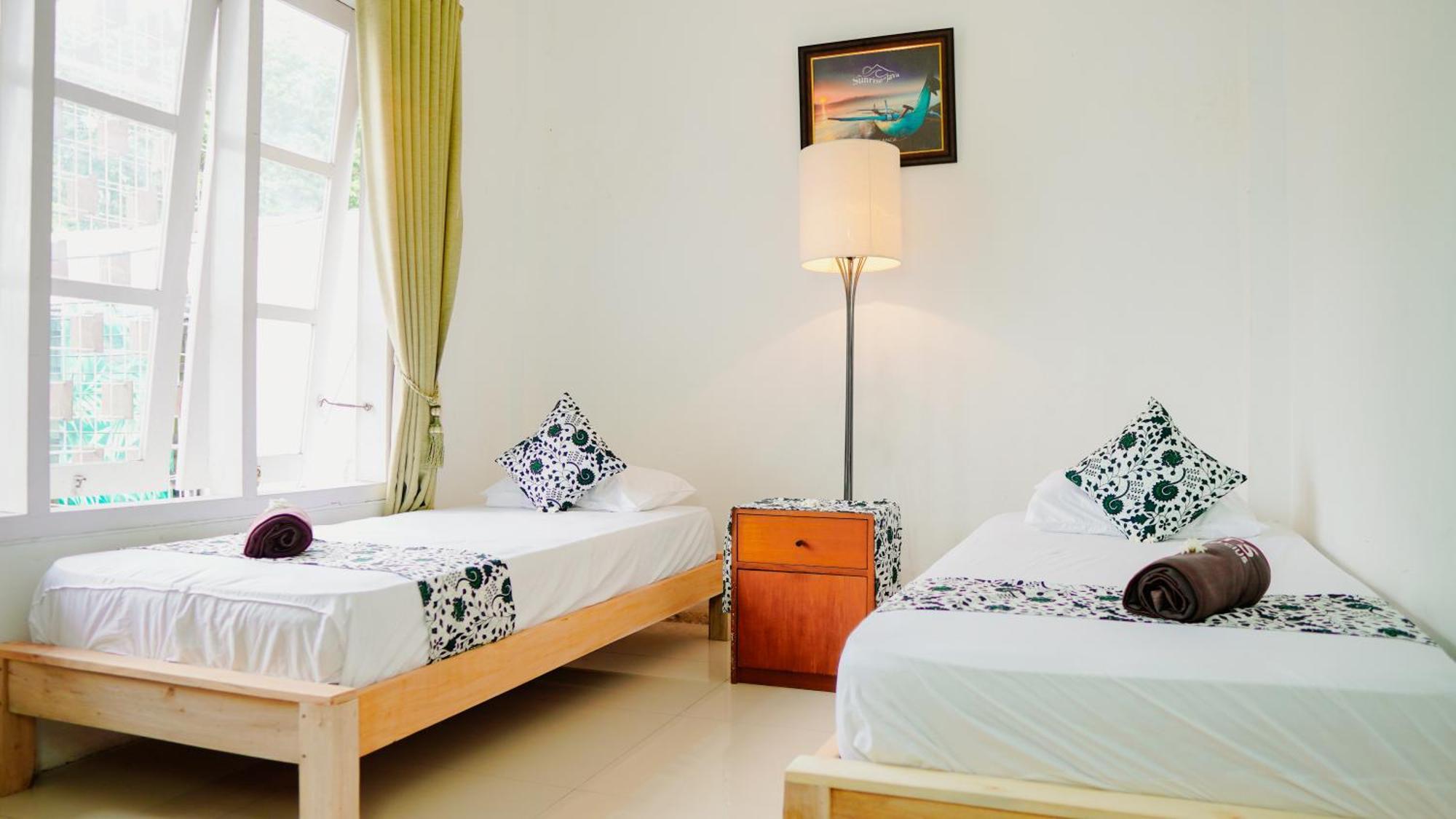 Dormitory Tourism Sritanjung Banyuwangi By Gajahsora Management Esterno foto