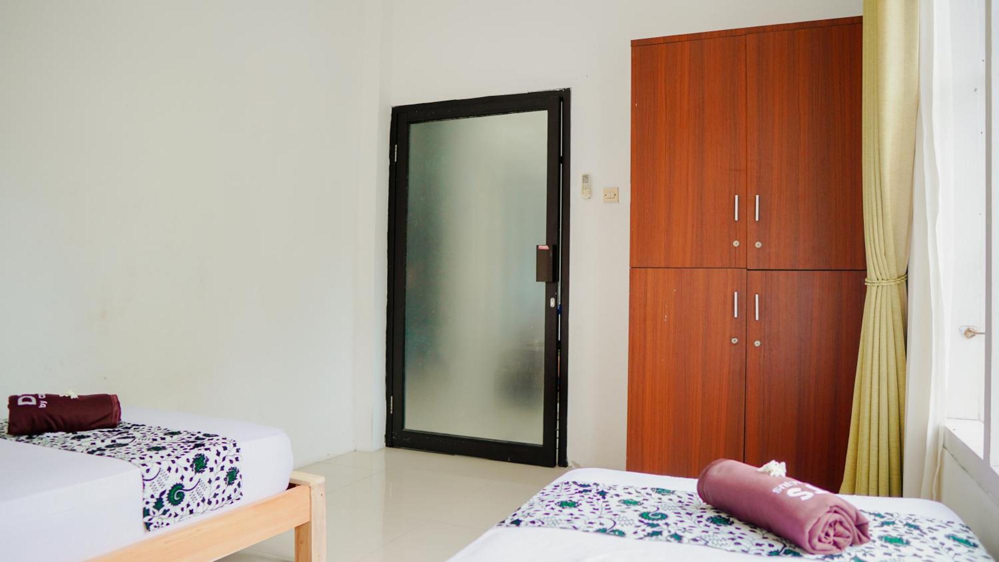 Dormitory Tourism Sritanjung Banyuwangi By Gajahsora Management Esterno foto