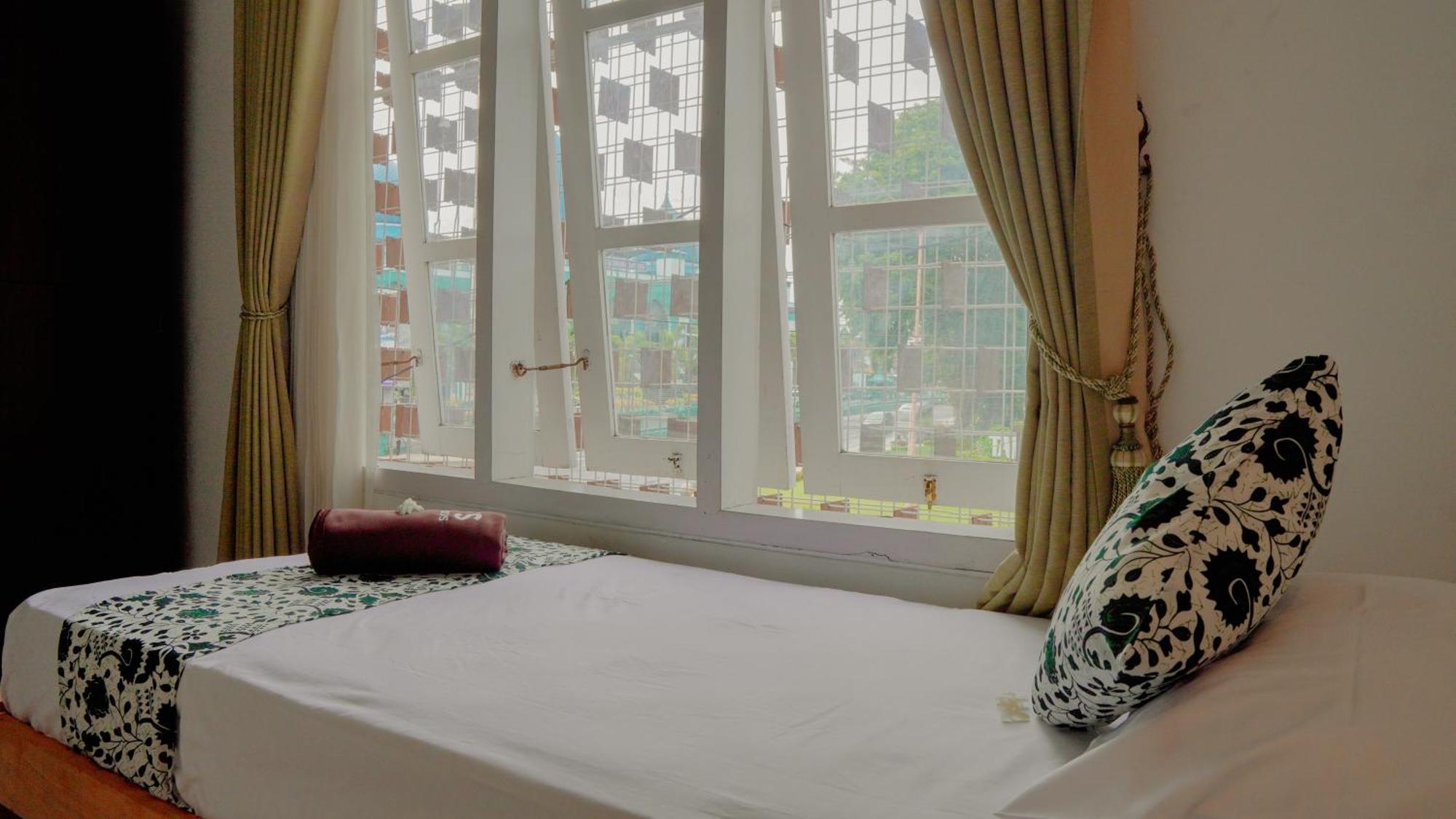 Dormitory Tourism Sritanjung Banyuwangi By Gajahsora Management Esterno foto
